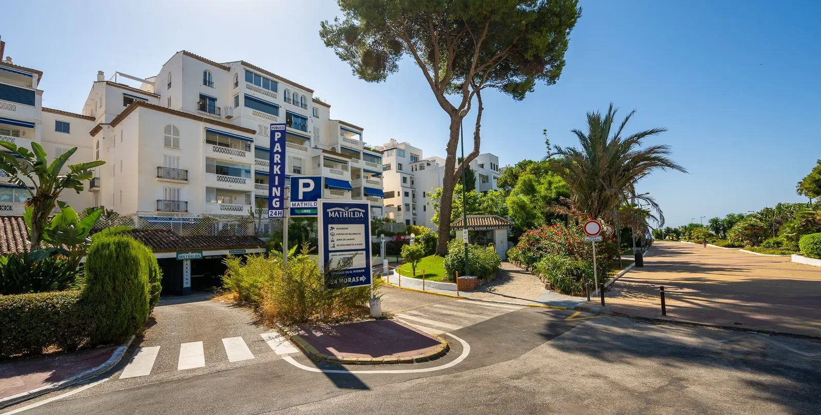 Sale of middle floor apartment in Puerto Banús 38