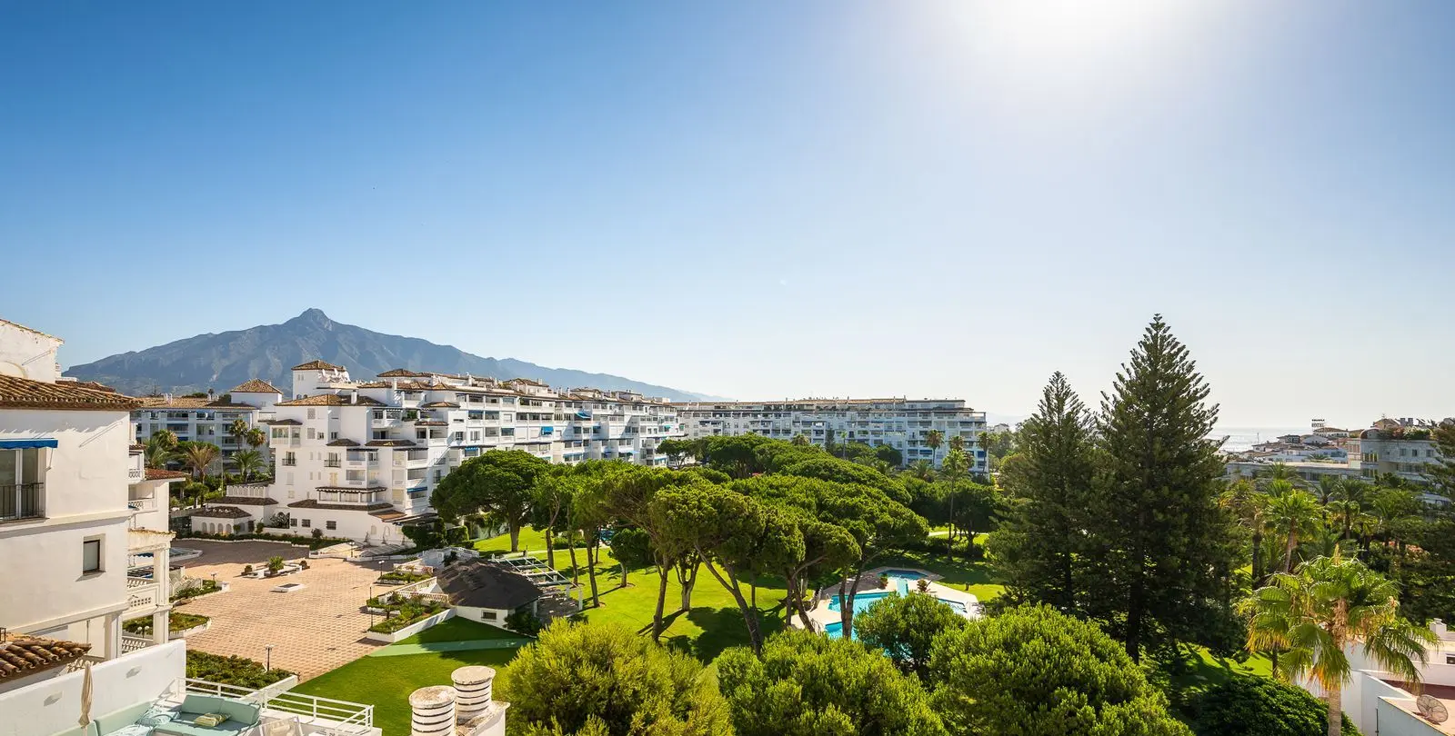 Sale of middle floor apartment in Puerto Banús 57