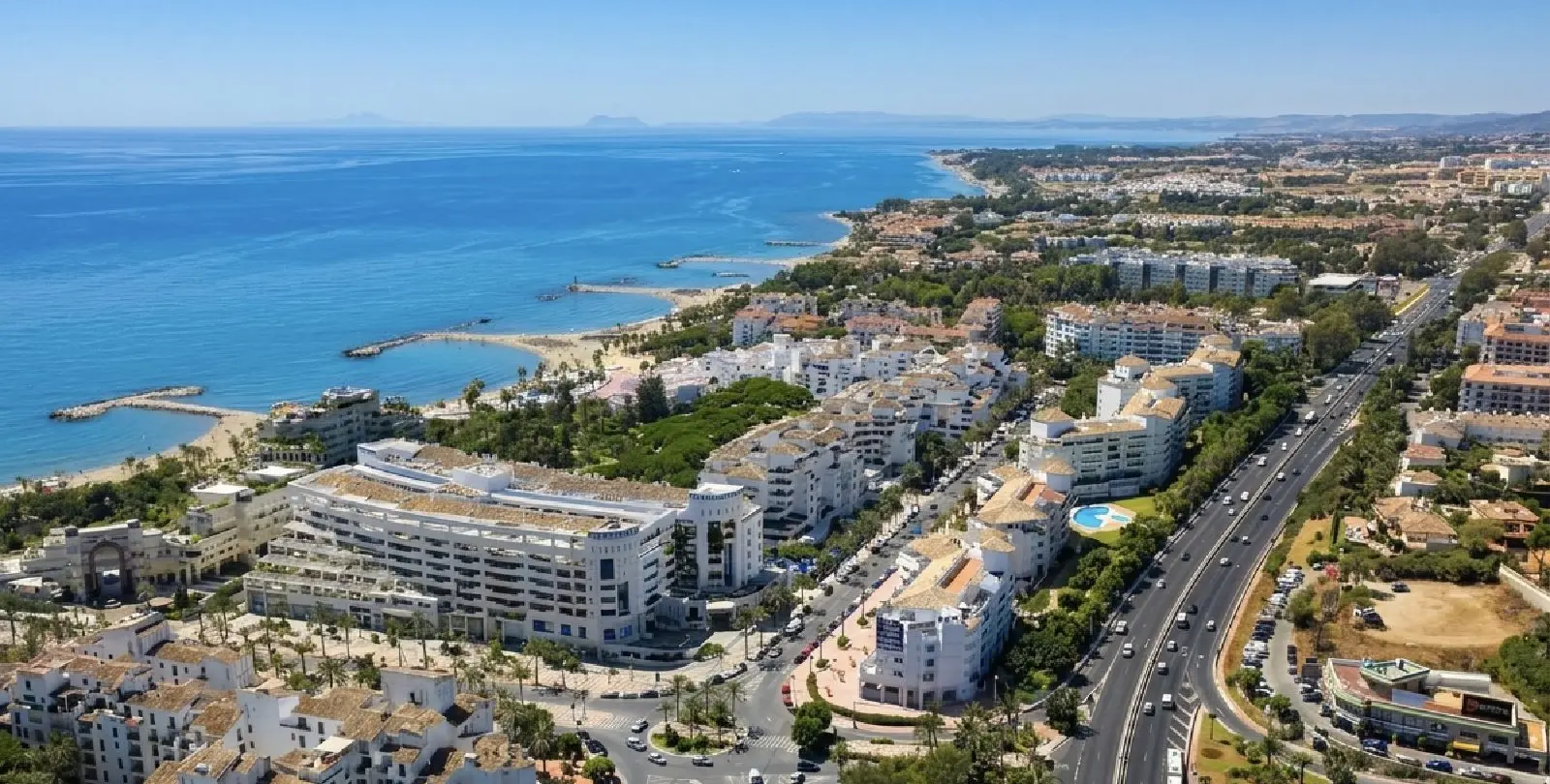 Sale of middle floor apartment in Puerto Banús 60