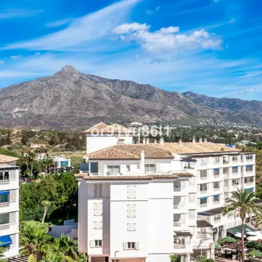 Продажа апартаментов на среднем этаже в Puerto Banús