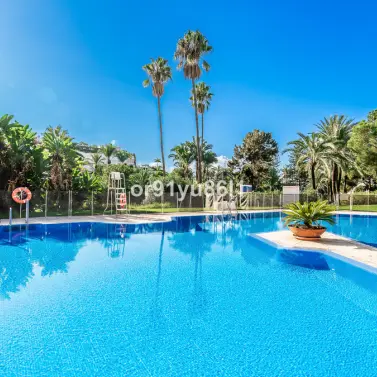 Продажа апартаментов на среднем этаже в Puerto Banús