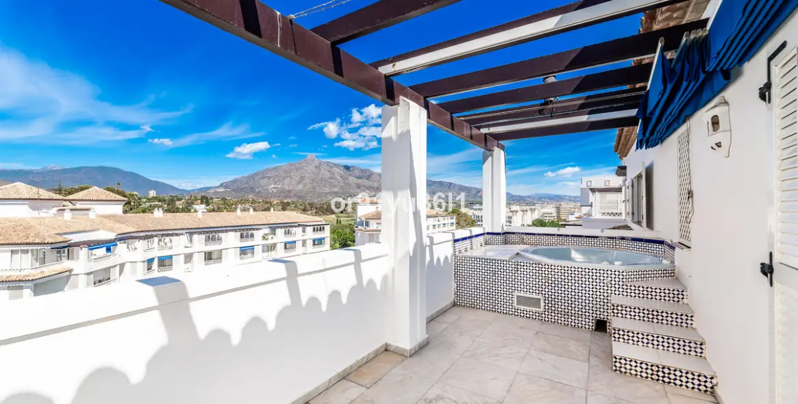 Продажа апартаментов на среднем этаже в Puerto Banús 3