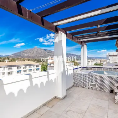 Продажа апартаментов на среднем этаже в Puerto Banús