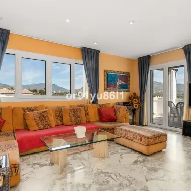 Продажа апартаментов на среднем этаже в Puerto Banús