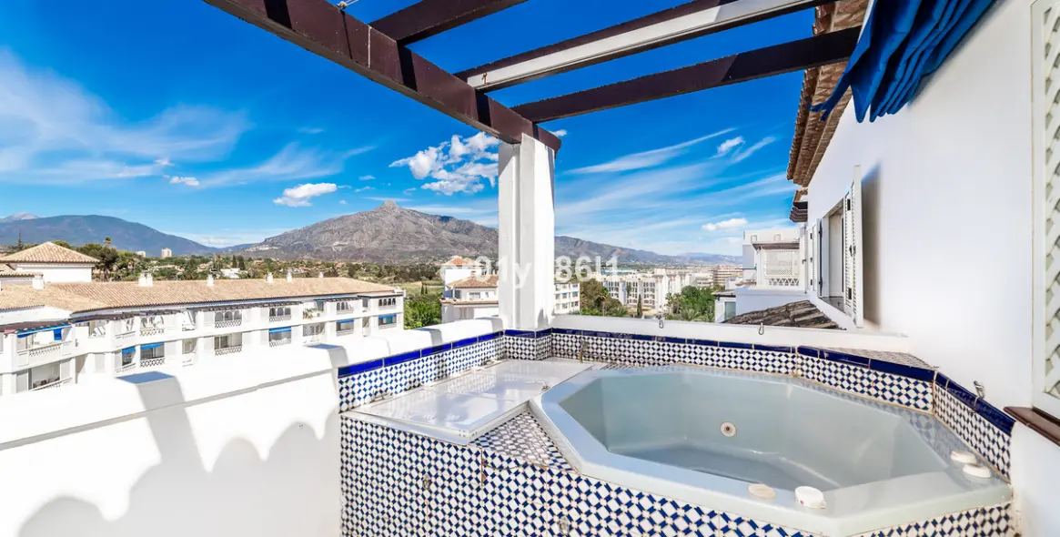 Продажа апартаментов на среднем этаже в Puerto Banús 22