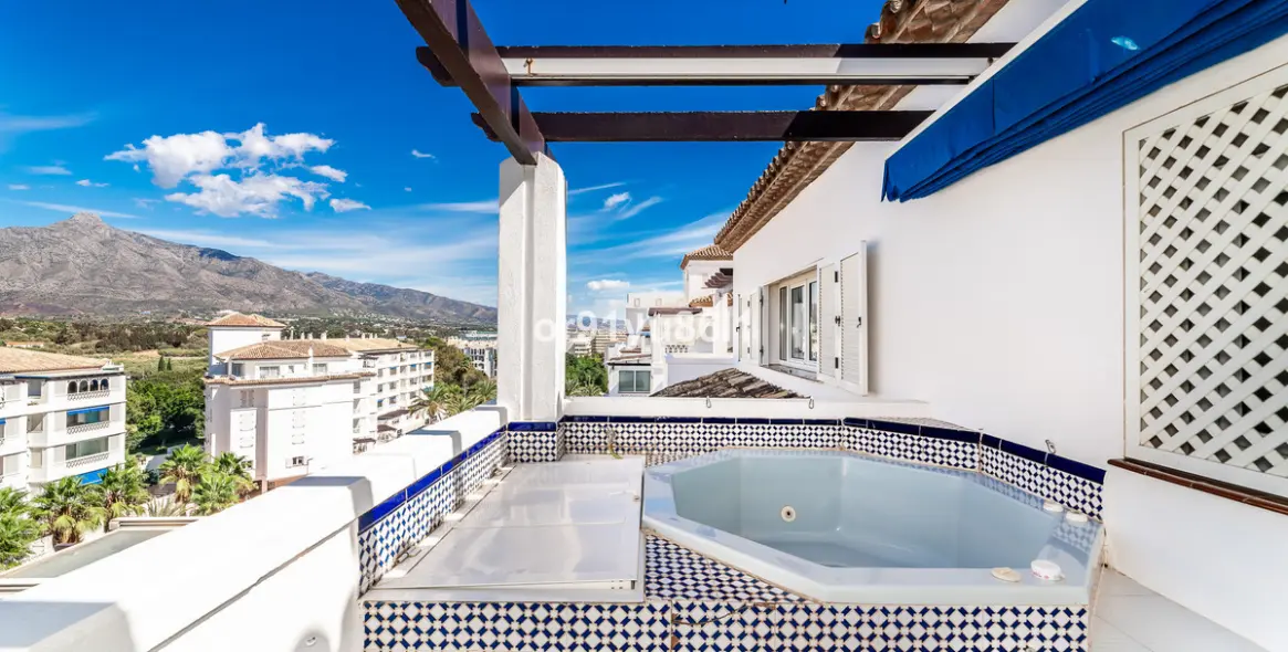 Продажа апартаментов на среднем этаже в Puerto Banús 23