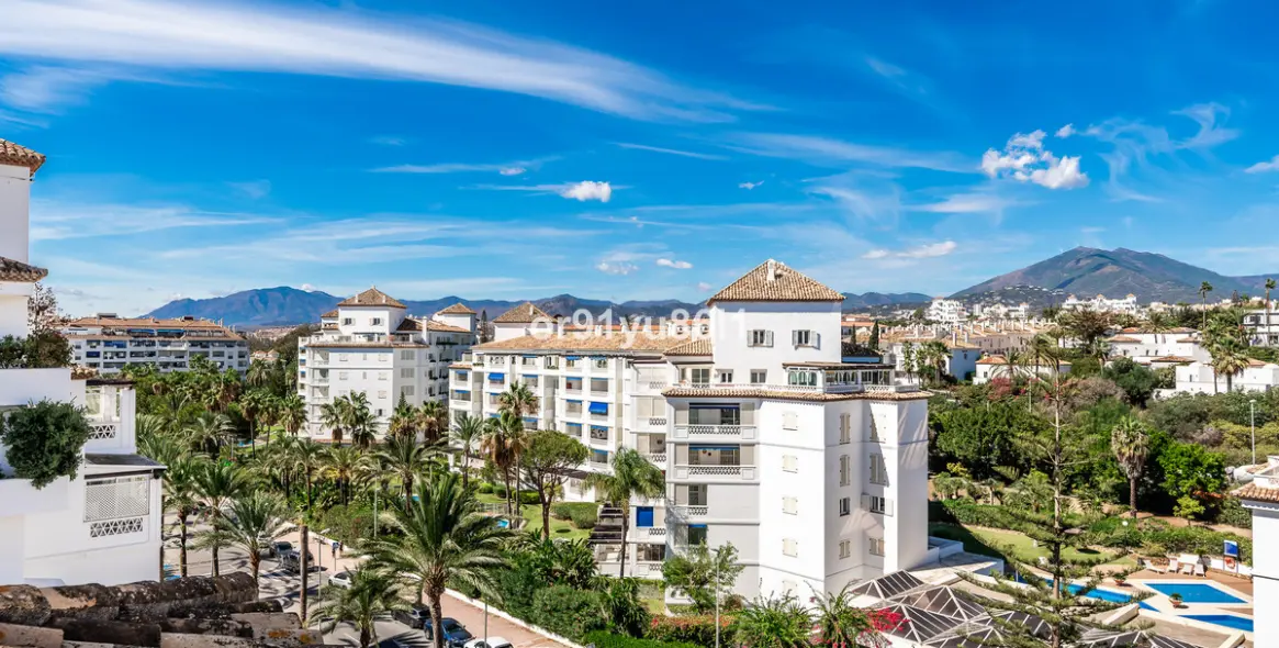 Продажа апартаментов на среднем этаже в Puerto Banús 26