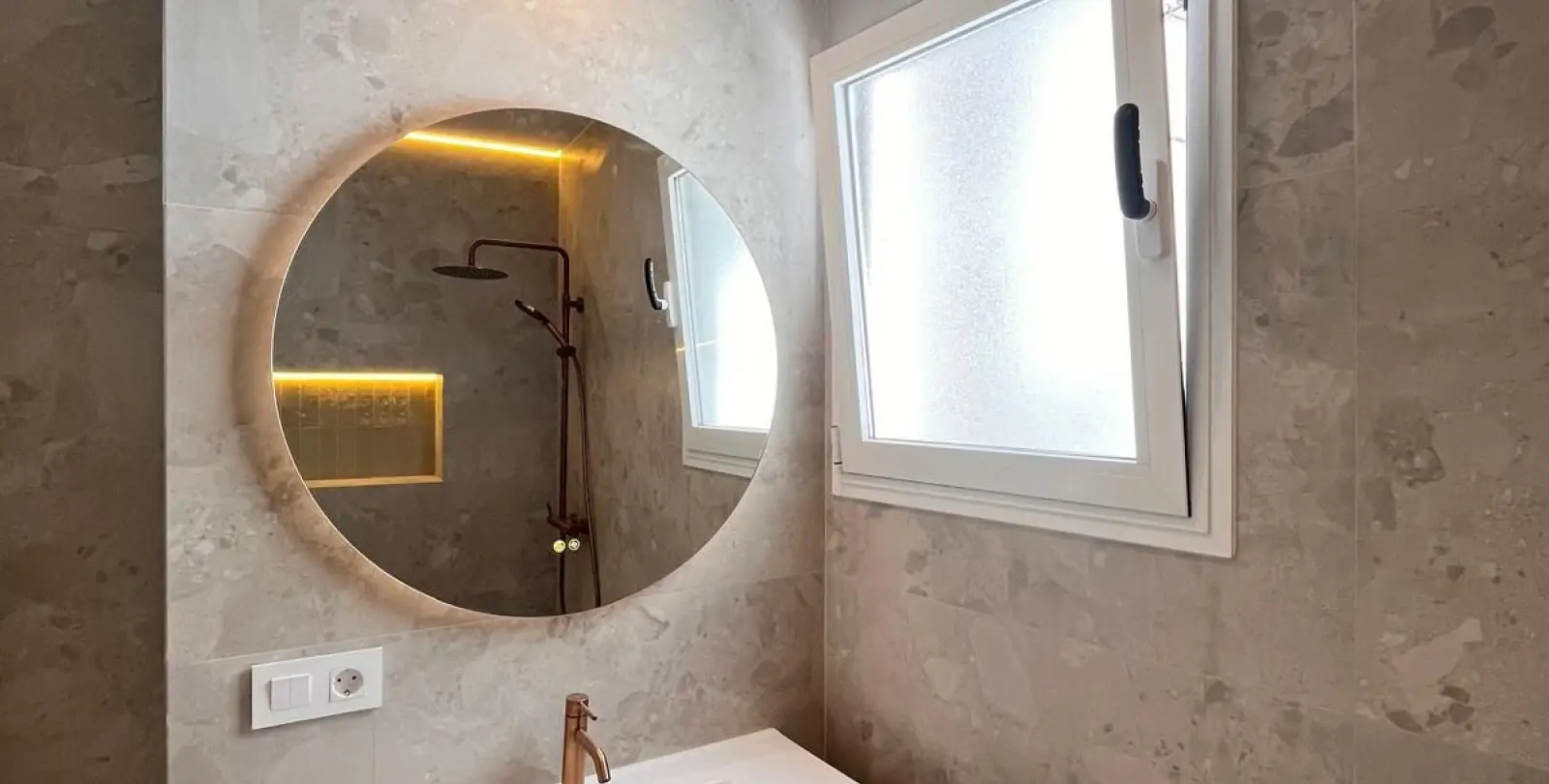 Venta de apartamento en planta media en Málaga 28