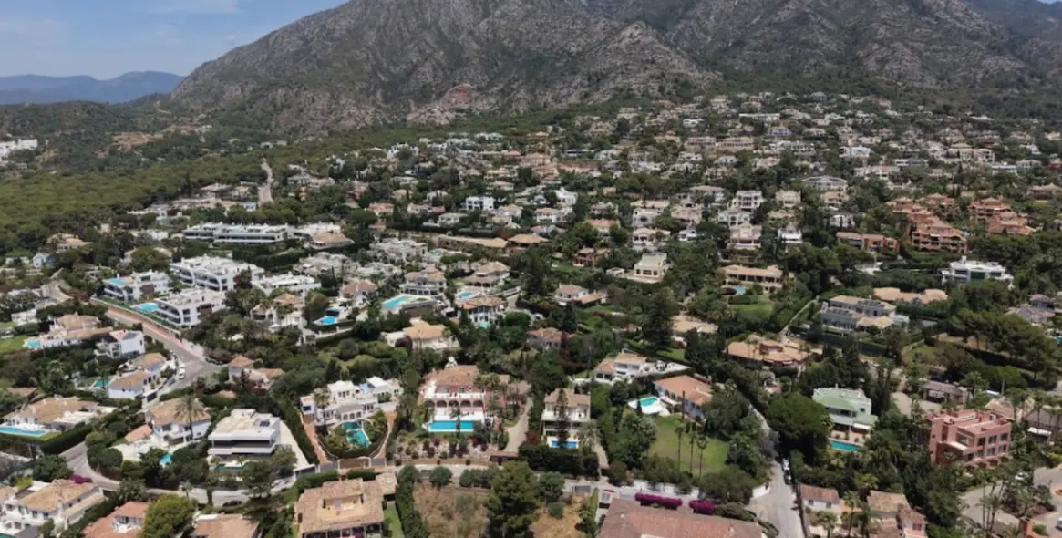 Venta de parcela residencial en Nagüeles 4