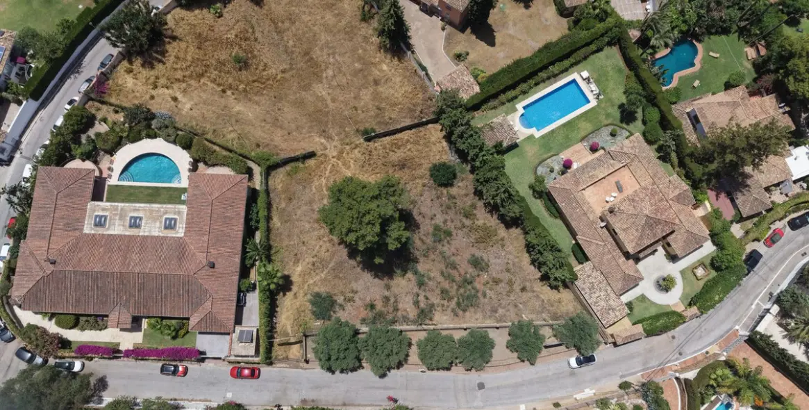 Venta de parcela residencial en Nagüeles 5