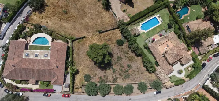 Venta de parcela residencial en Nagüeles 4