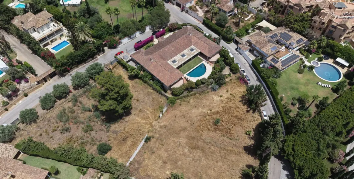 Venta de parcela residencial en Nagüeles 6