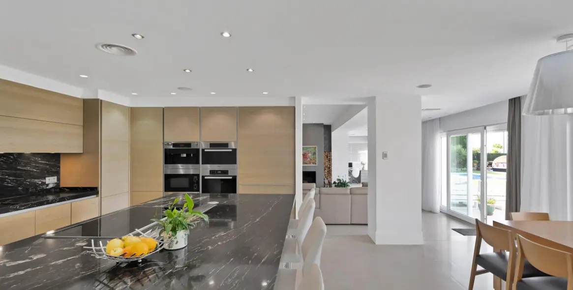 Venta de villa independiente en Sierra Blanca 12