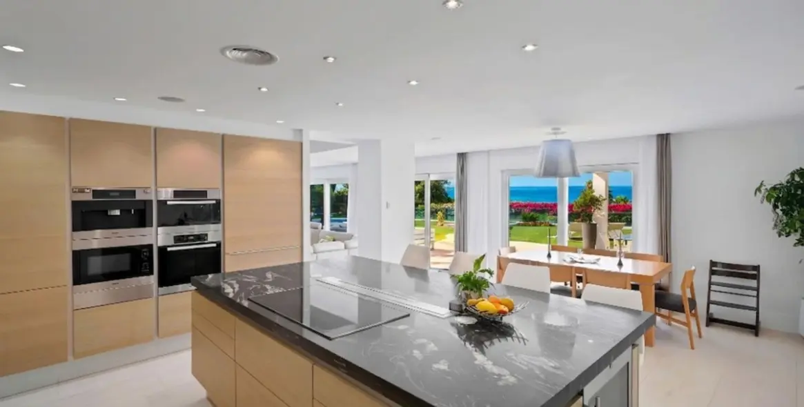 Venta de villa independiente en Sierra Blanca 13