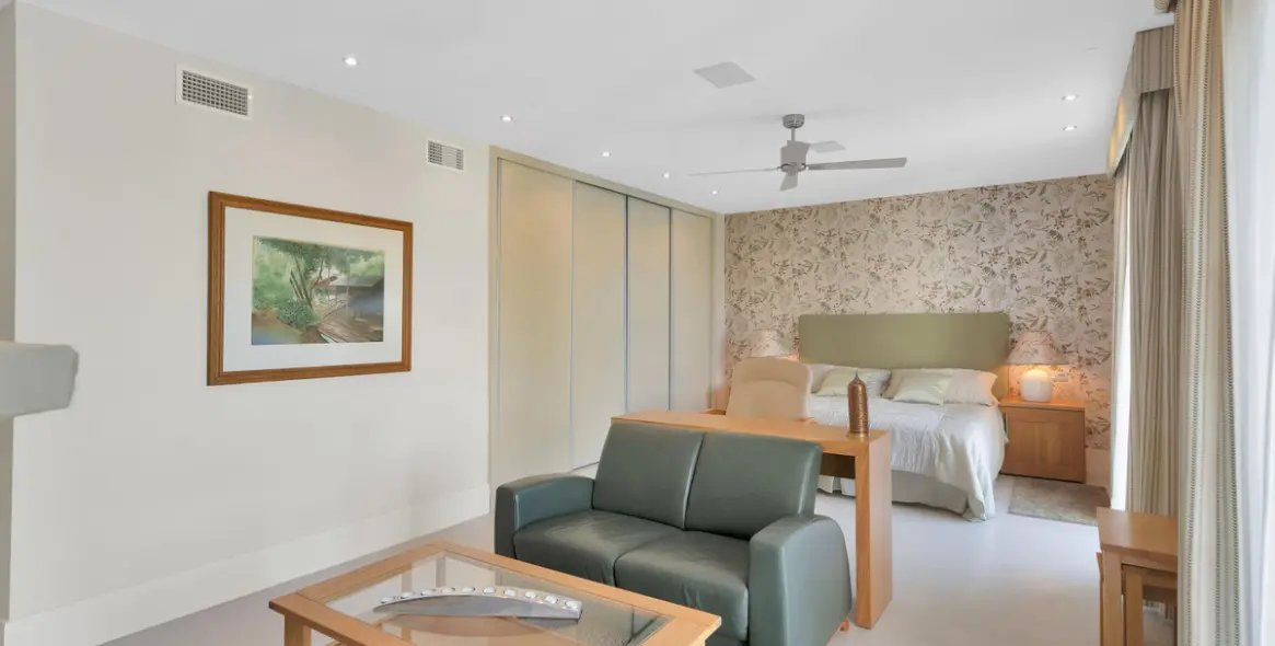 Venta de villa independiente en Sierra Blanca 27