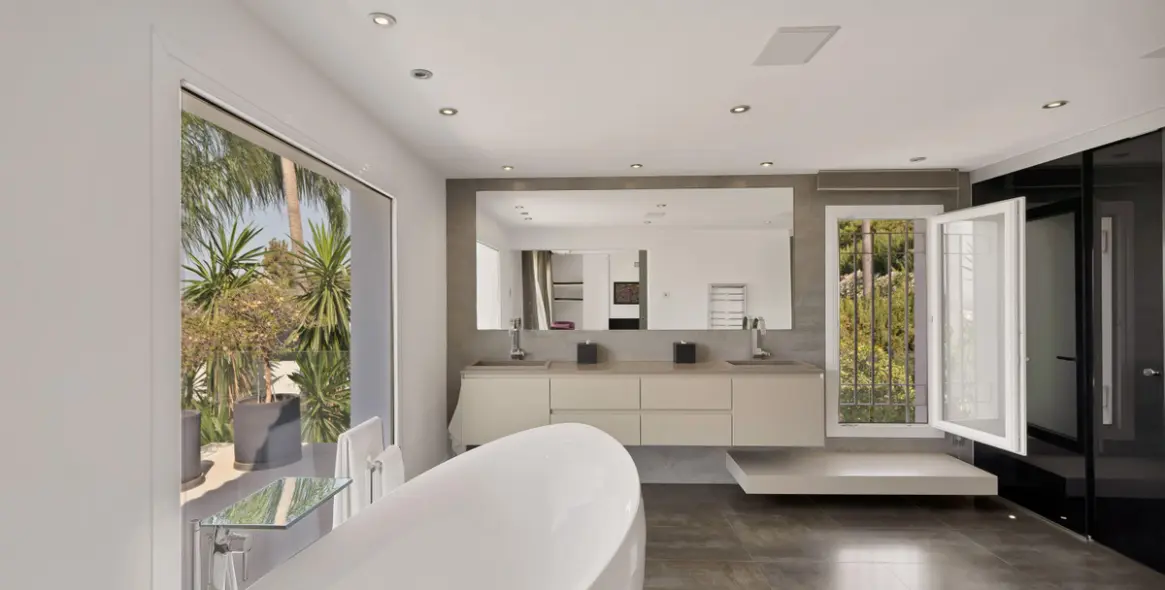 Venta de villa independiente en Sierra Blanca 48