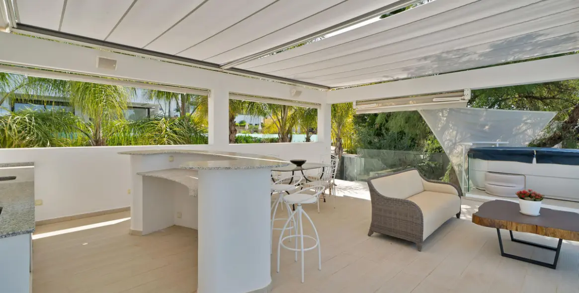 Venta de villa independiente en Sierra Blanca 66