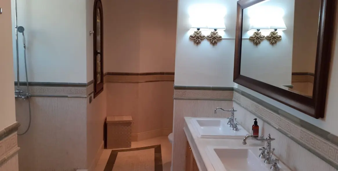 Venta de villa independiente en Estepona 20