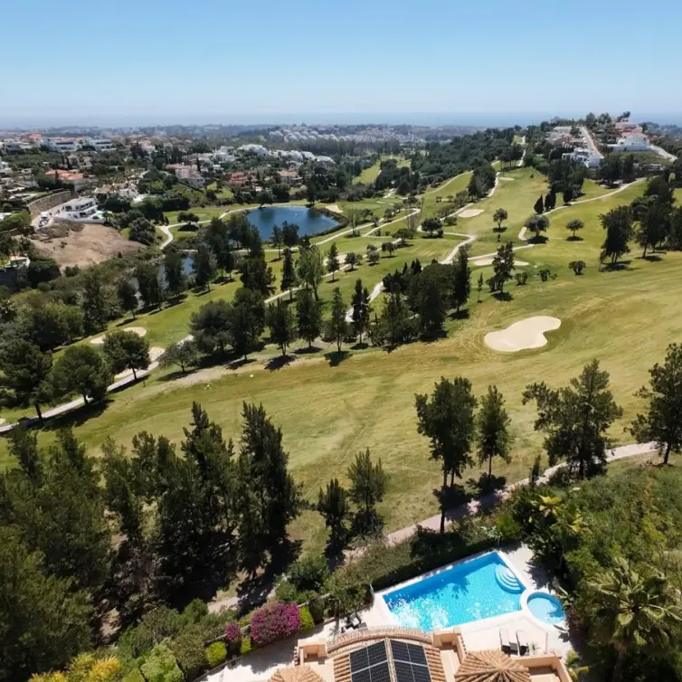 Venta de villa independiente en Estepona