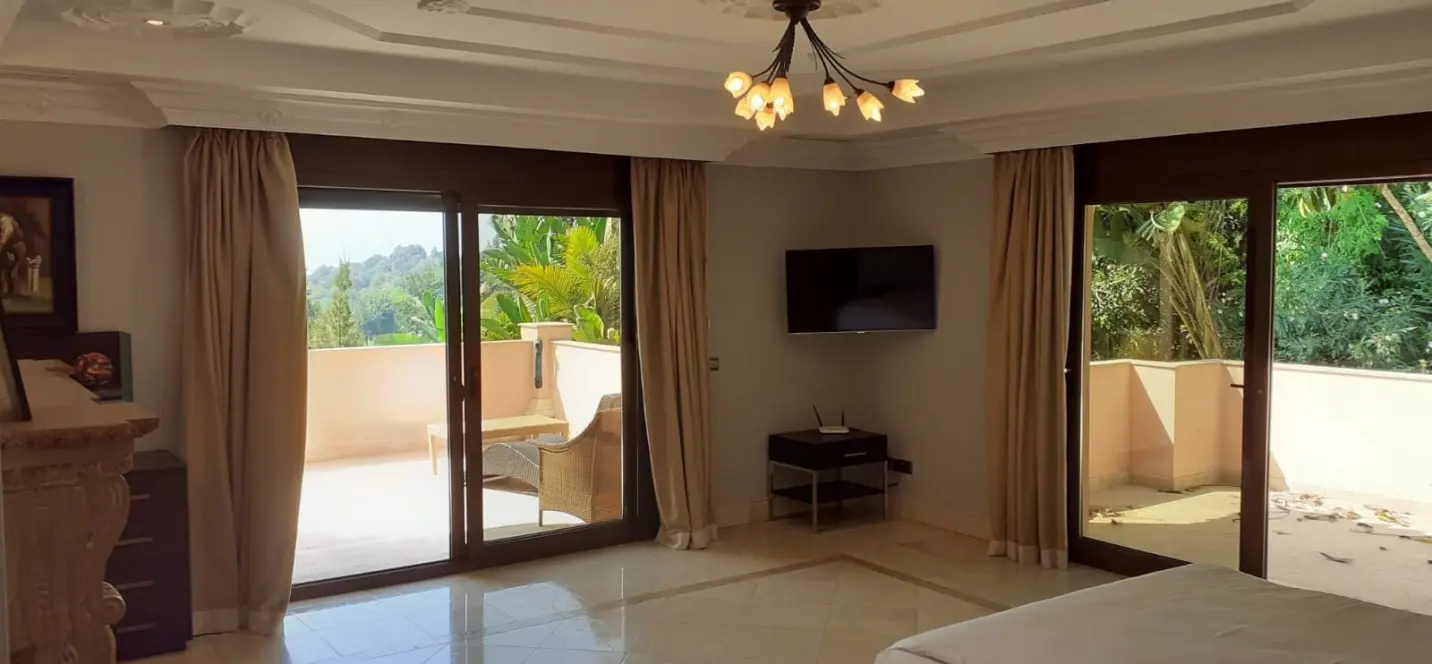 Venta de villa independiente en Estepona 4