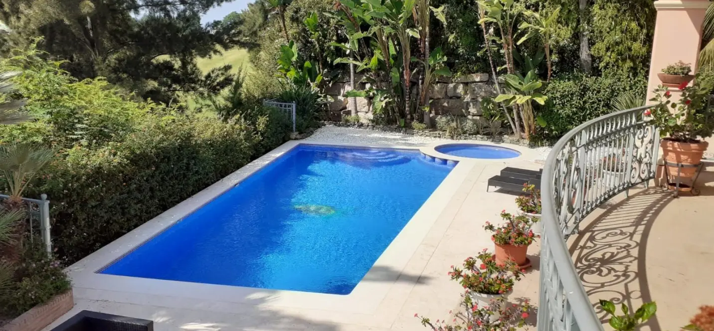 Продажа  отдельно стоящей виллы в Estepona 3