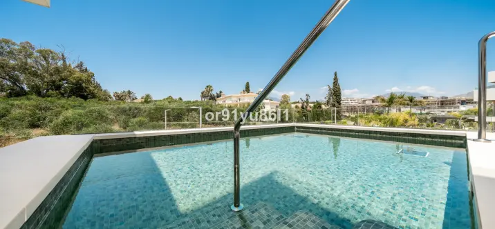 Venta de apartamento en planta media en The Golden Mile 0