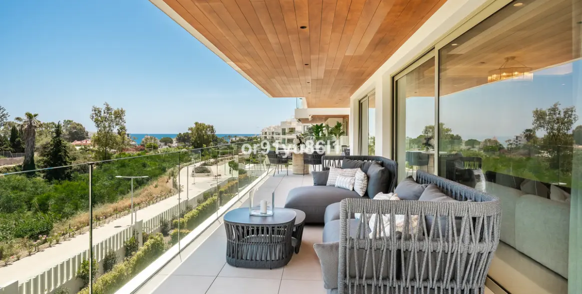 Venta de apartamento en planta media en The Golden Mile 2