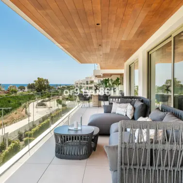 Venta de apartamento en planta media en The Golden Mile