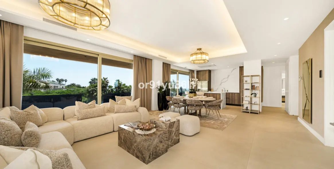 Venta de apartamento en planta media en The Golden Mile 4