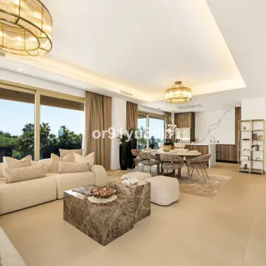 Venta de apartamento en planta media en The Golden Mile