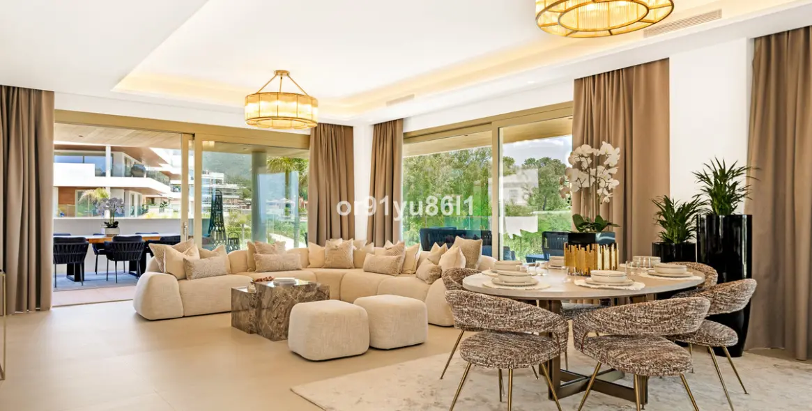 Venta de apartamento en planta media en The Golden Mile 5