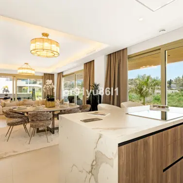 Venta de apartamento en planta media en The Golden Mile