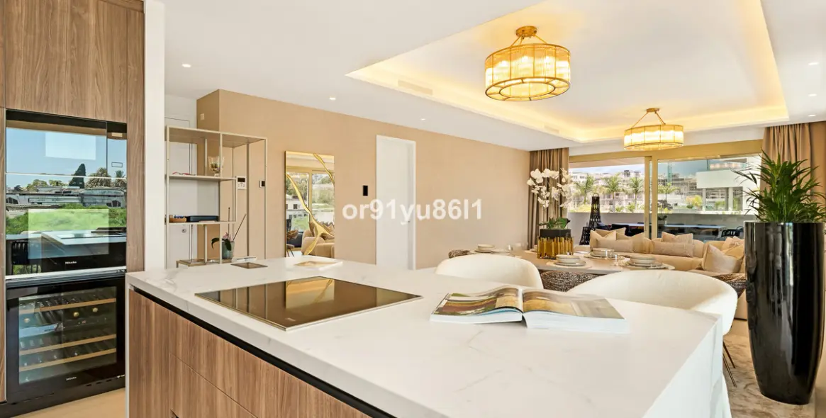 Venta de apartamento en planta media en The Golden Mile 7