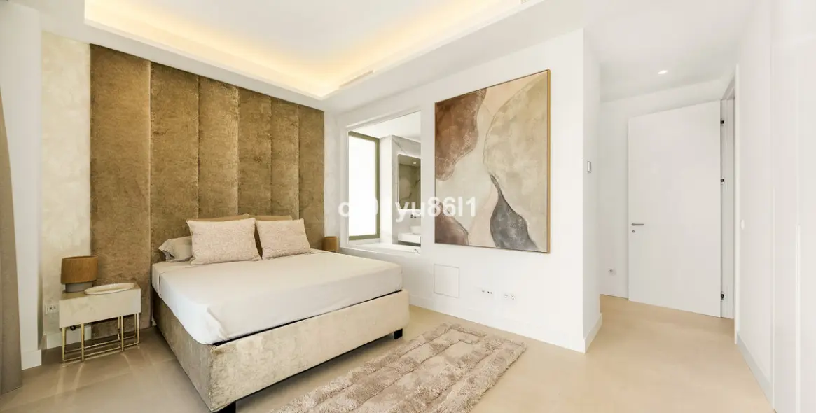 Venta de apartamento en planta media en The Golden Mile 9