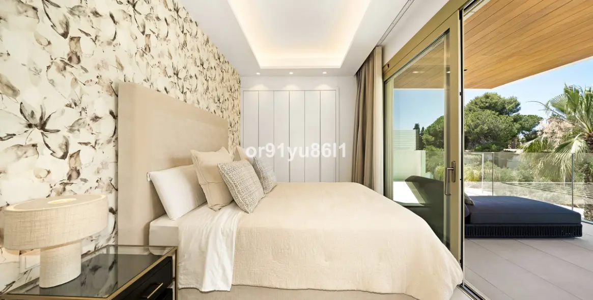 Venta de apartamento en planta media en The Golden Mile 14