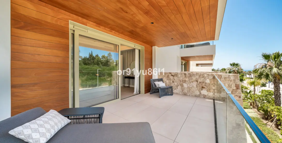 Venta de apartamento en planta media en The Golden Mile 15