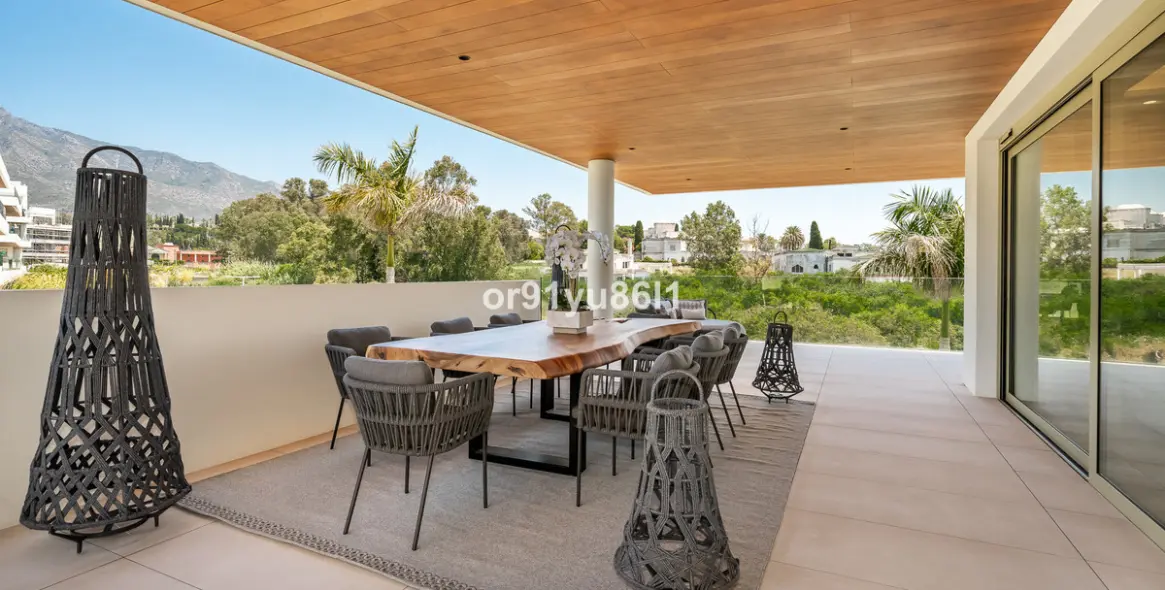 Venta de apartamento en planta media en The Golden Mile 16