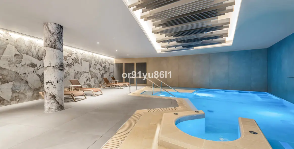 Venta de apartamento en planta media en The Golden Mile 22