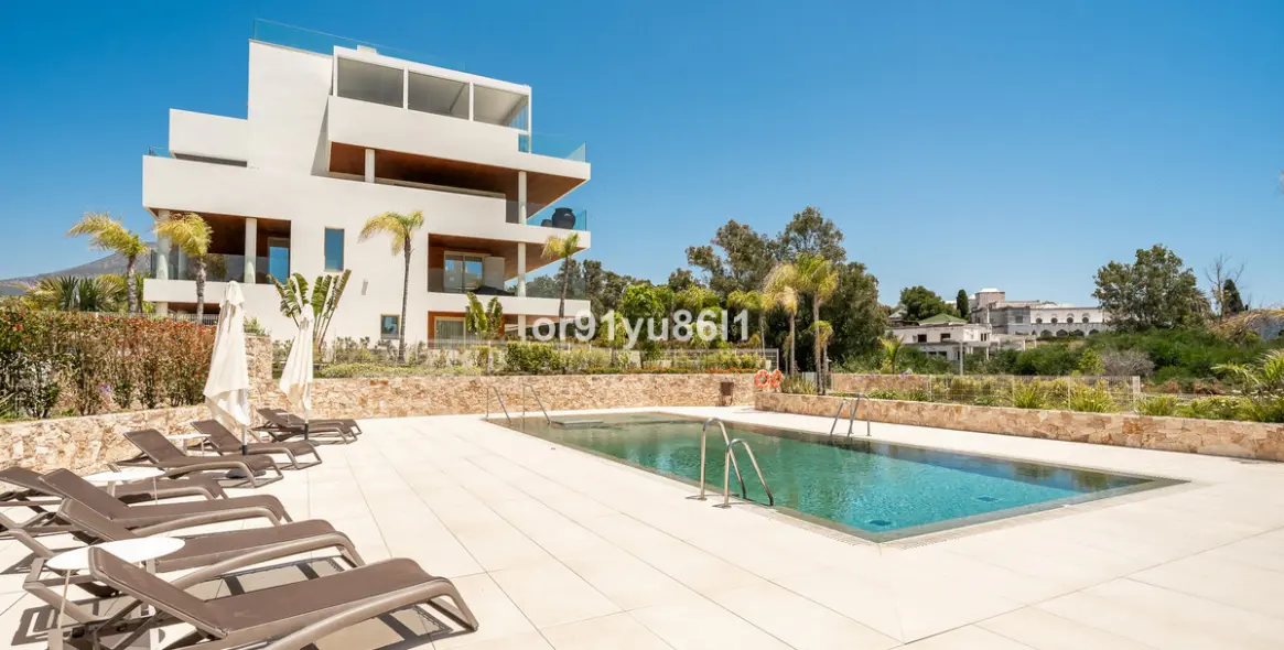 Venta de apartamento en planta media en The Golden Mile 24