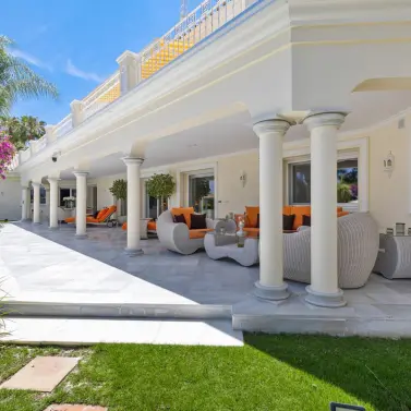Venta de villa independiente en Nueva Andalucía