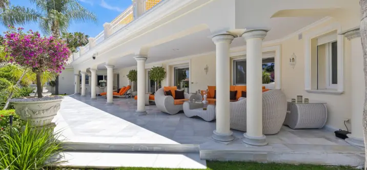 Venta de villa independiente en Nueva Andalucía 0