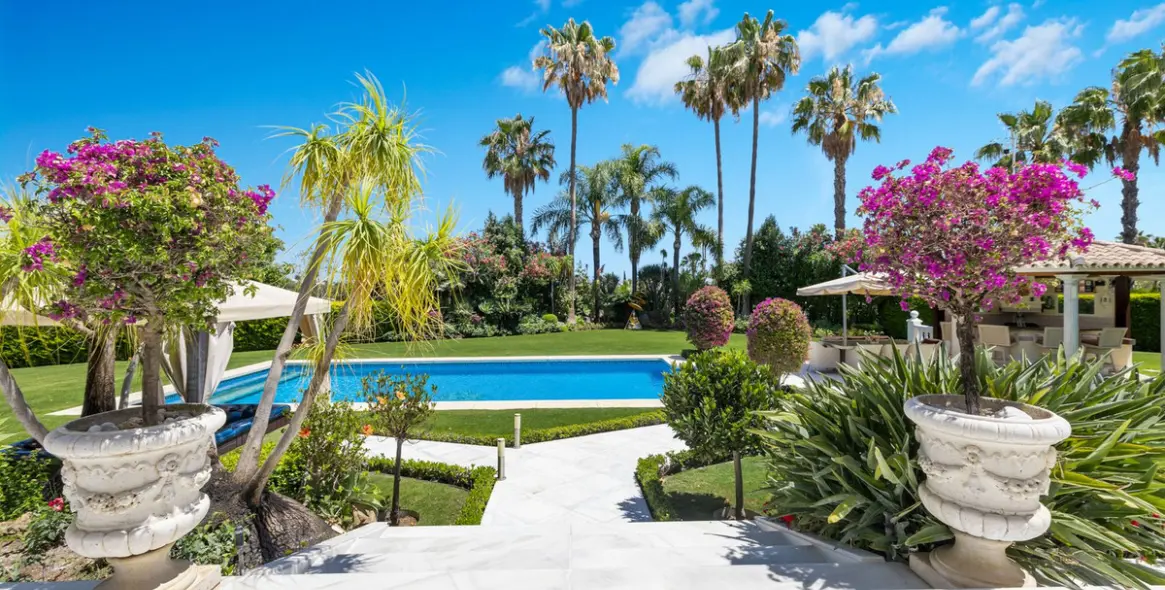 Venta de villa independiente en Nueva Andalucía 2