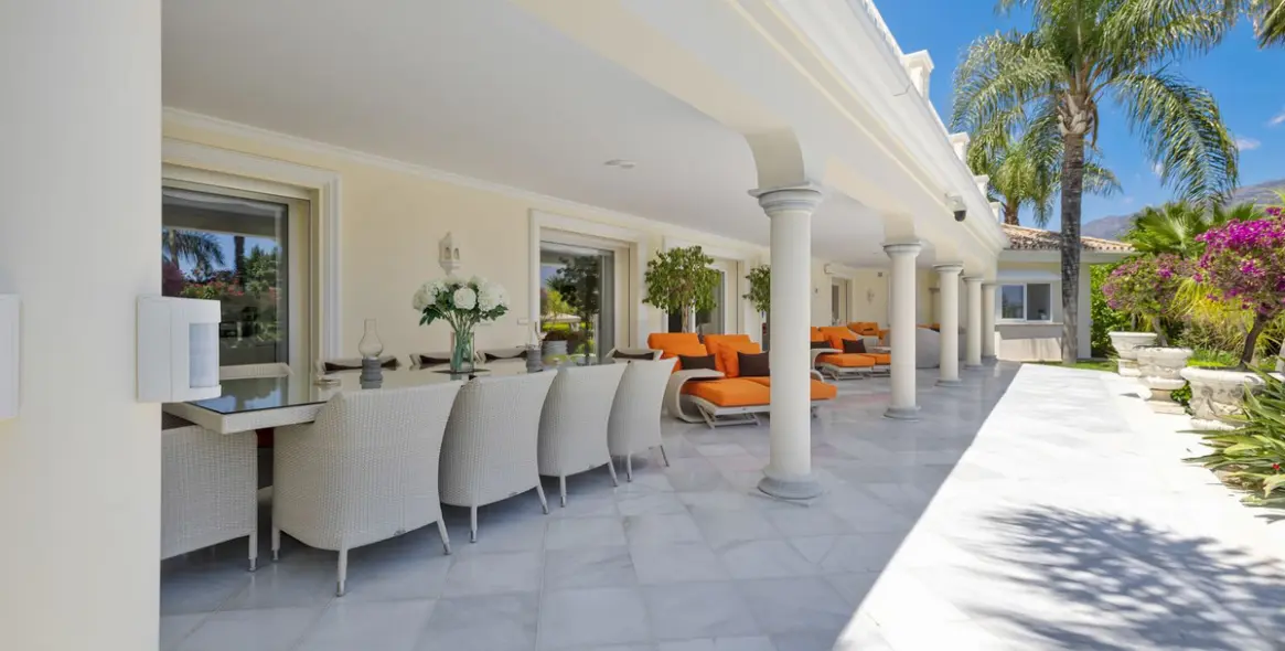 Venta de villa independiente en Nueva Andalucía 3