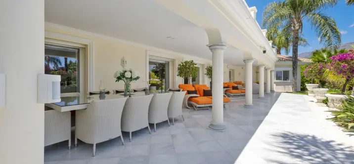 Venta de villa independiente en Nueva Andalucía 2