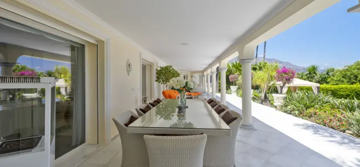 Venta de villa independiente en Nueva Andalucía 3