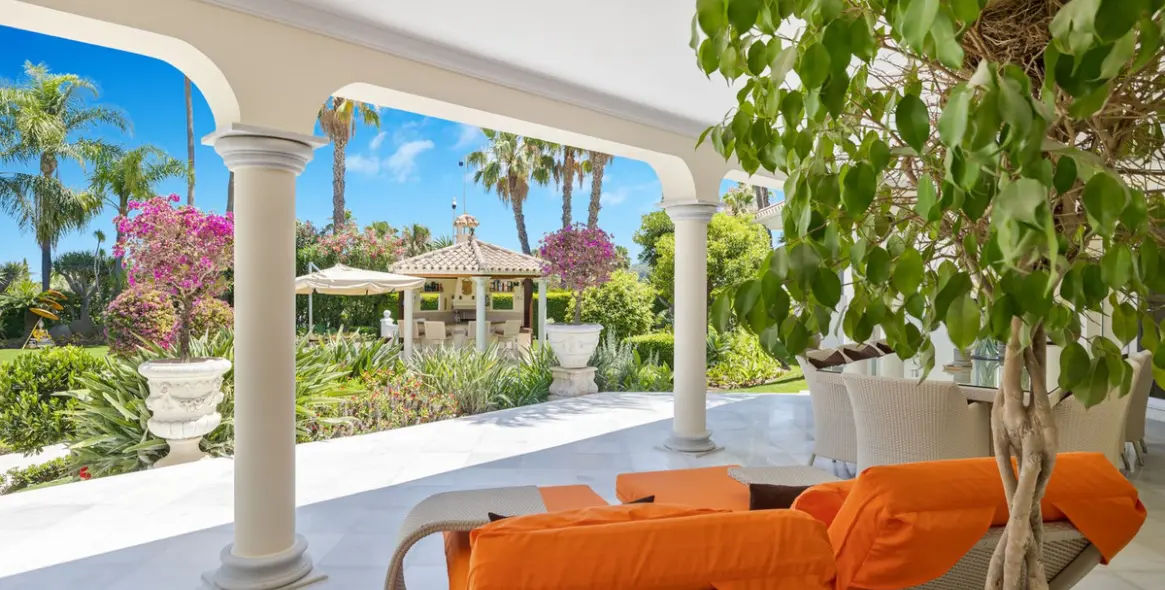 Venta de villa independiente en Nueva Andalucía 5