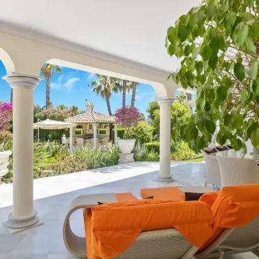 Venta de villa independiente en Nueva Andalucía