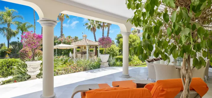 Venta de villa independiente en Nueva Andalucía 4