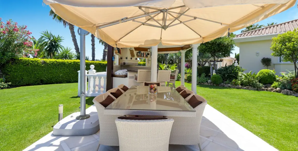 Venta de villa independiente en Nueva Andalucía 6