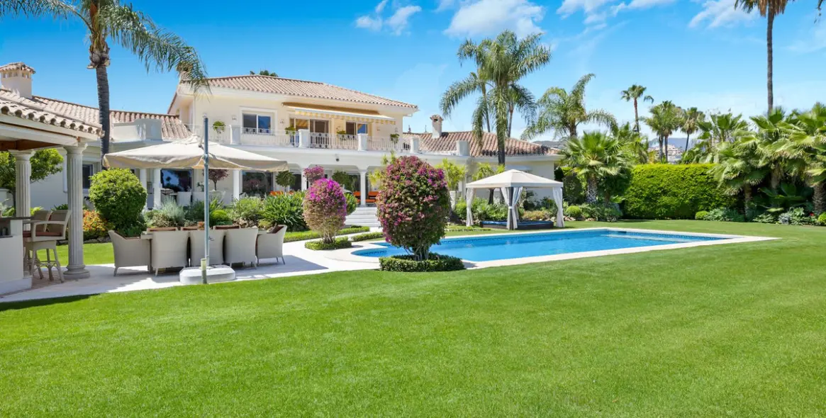 Venta de villa independiente en Nueva Andalucía 13